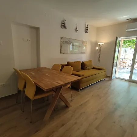 公寓 Apartman-studio, Salamunic, Pelinje, 耶尔萨